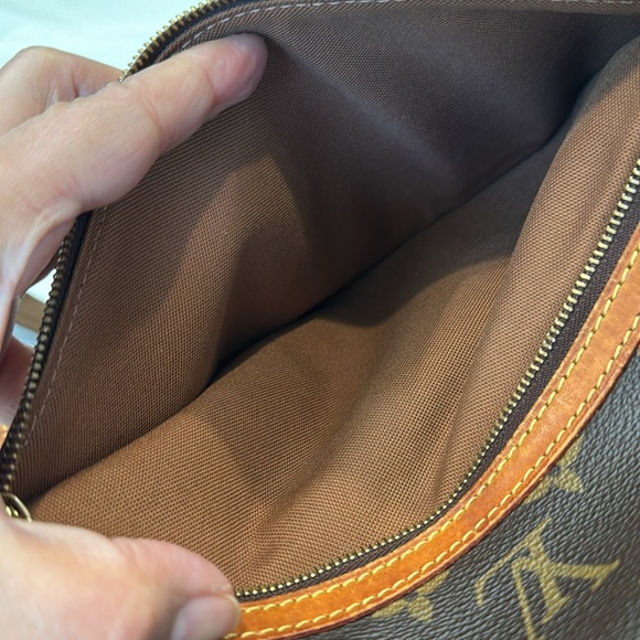 Authentic Louis Vuitton Bosphore Crossbody Bag - Picture 15 of 15